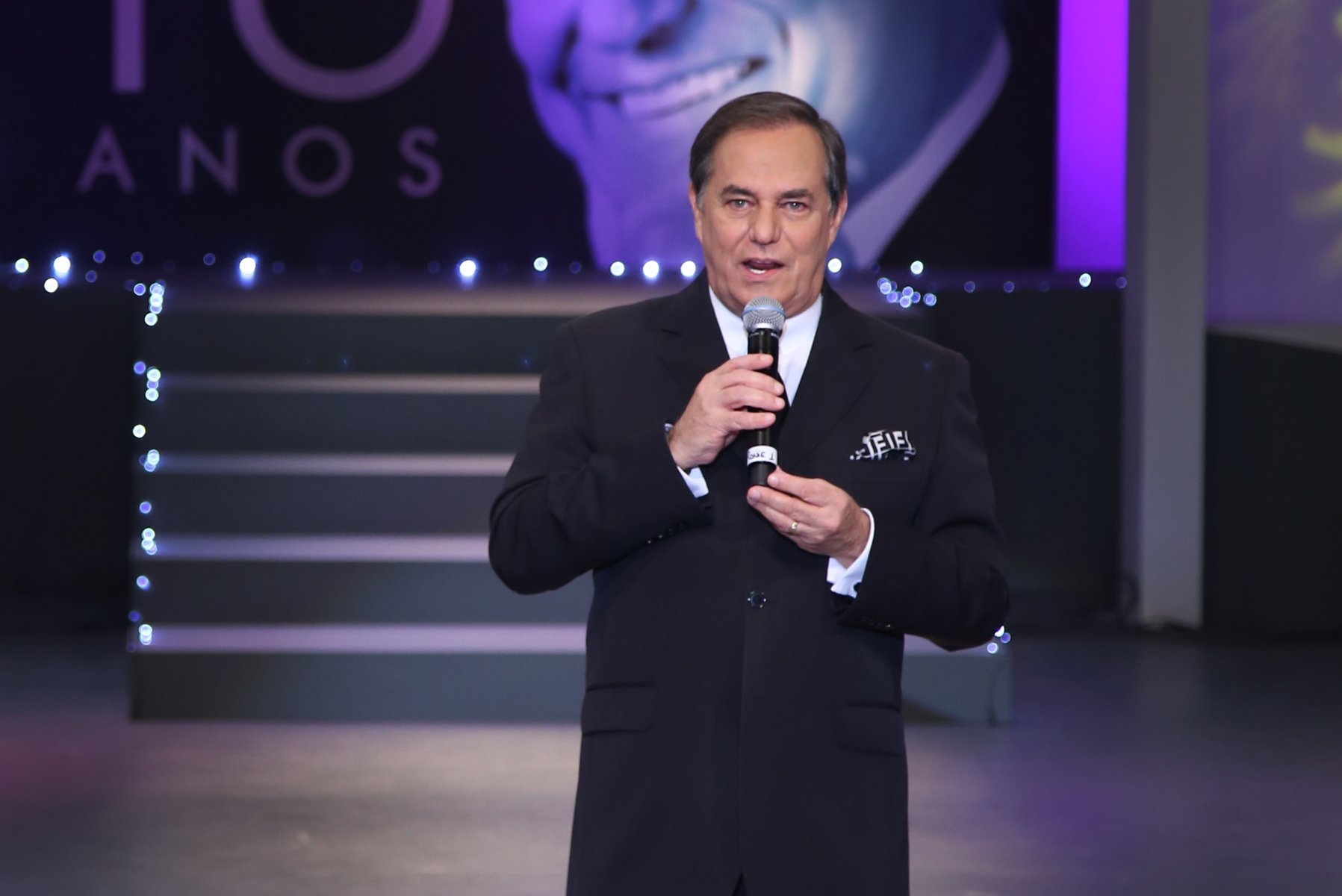 Ronnie Von como apresentador (Foto: Reprodução / Gazeta)