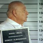 Dionísio será levado para a prisão em Flor do Caribe (Foto: Reprodução/Globo)