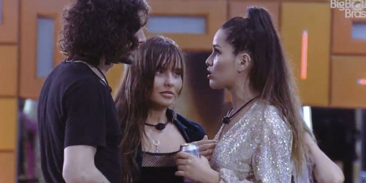 Thaís afasta Juliette de Fiuk no BBB21 (Foto: Reprodução)