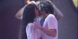 Fiuk e Thaís se beijando (Foto: Reprodução)