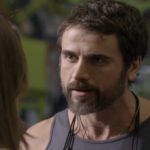 Gael não quer falar sobre seu passado na trama de Malhação (Foto: Reprodução/Globo)