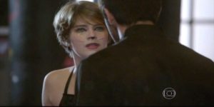 Karina usa Cobra na novela Malhação - Sonhos? (Foto: Reprodução/Globo)