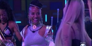 Karol Conká curtindo a festa no BBB21 (Foto: Reprodução)