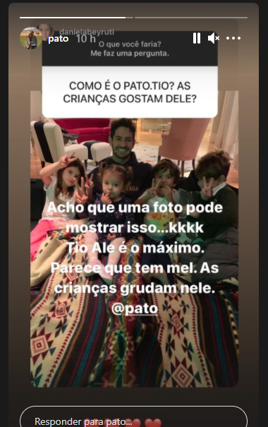 Pato posa rodeado de crianças e cunhada brinca sobre ele se dá bem com os pequenos (Foto: Reprodução)