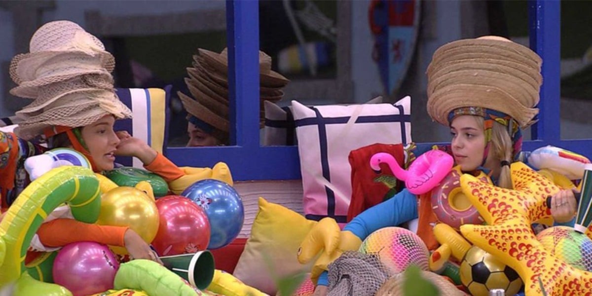 Thaís e Vihh Tube com fantasias do castigo do monstro no BBB21 (Foto: Reprodução)