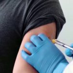 Vacina da Oxford tem grande eficácia mas reação em casos graves e trombose deixam cientistas de queixo caído