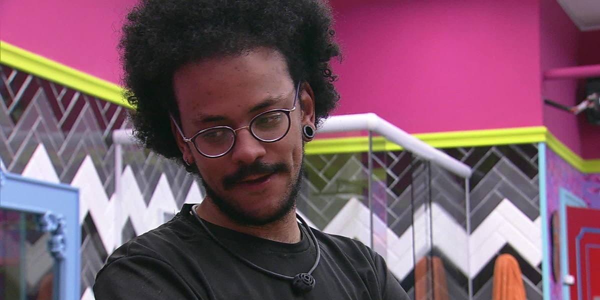 João Luiz faz pedido inusitado no confessionário (Reprodução)