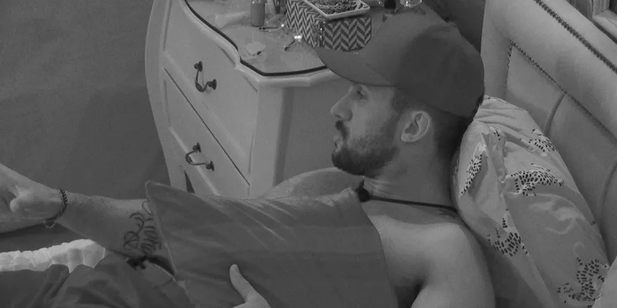 Arthur confessou estar pensando em se afastar de Carla Diaz no BBB21 (Foto: Reprodução)