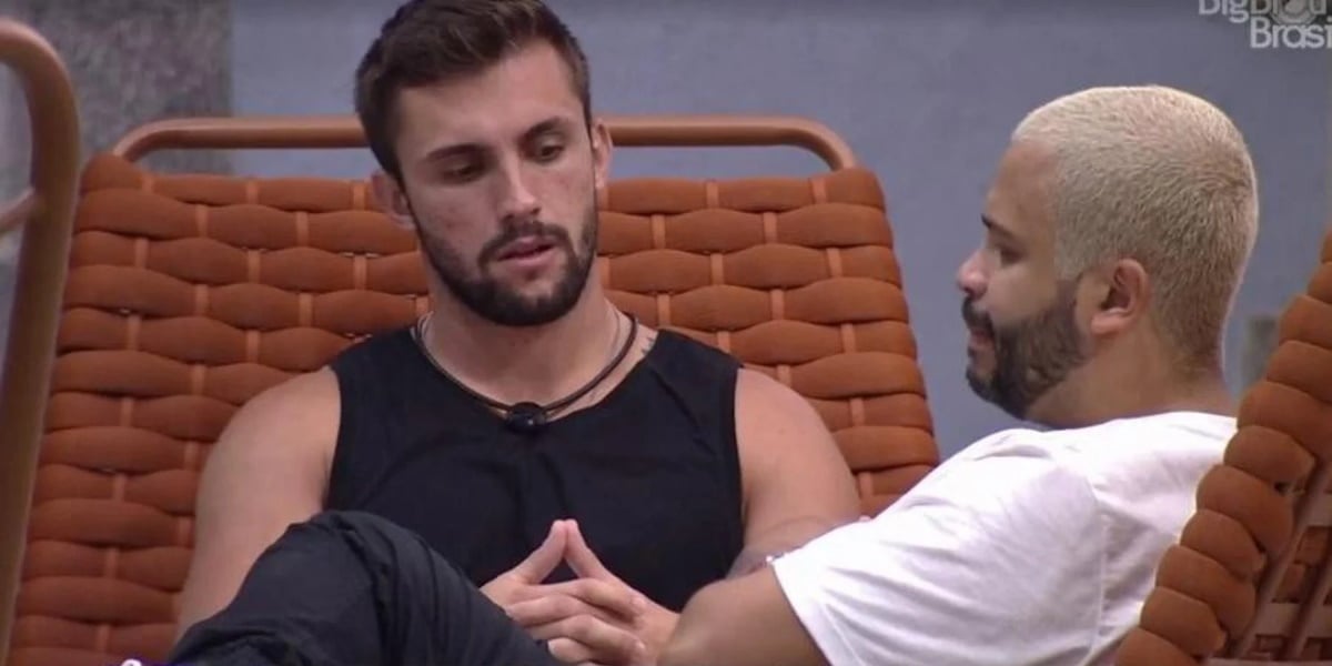 Carla Diaz: Arthur em papo com Projota (Foto: Reprodução)