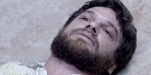 Em seu penúltimo capítulo, a novela A Força do Querer, que teve a cena da morte de Rubinho, arrebentou de audiência (Foto: Reprodução / TV Globo)