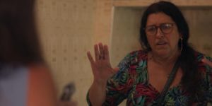 Thelma, mais doida do que nunca, sequestrou Lurdes em Amor de Mãe e fez a novela ir às alturas em audiência no Ibope (Foto: Reprodução / TV Globo)