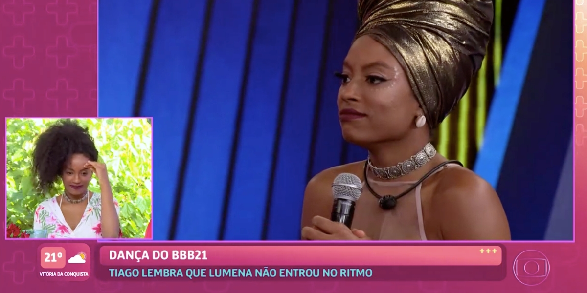 Lumena coloca a mão na cabeça enquanto Tiago dá lição de moral, após saída do "BBB21", da Globo (Reprodução)