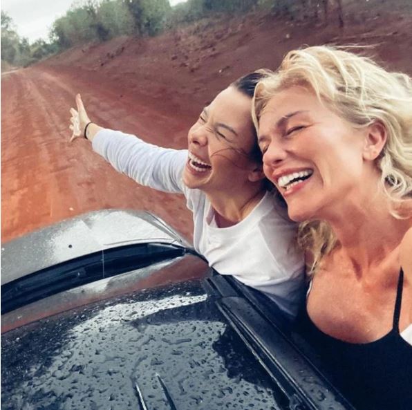 Fernanda Souza declara amor para loira (Reprodução)