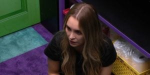 Carla Diaz, em conversa com camilla de Lucas e João Luiz na despensa, afirmou que seu pedido de namoro para Arthur foi uma estratégia de jogo no BBB21 (Foto: Reprodução / TV Globo)