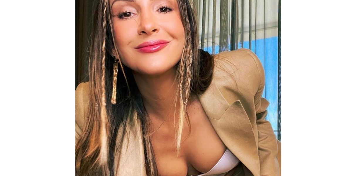Cláudia Leitte usa decote exagerado e mostra demais, arrancando suspiros dos internautas (Foto: Reprodução / Instagram)