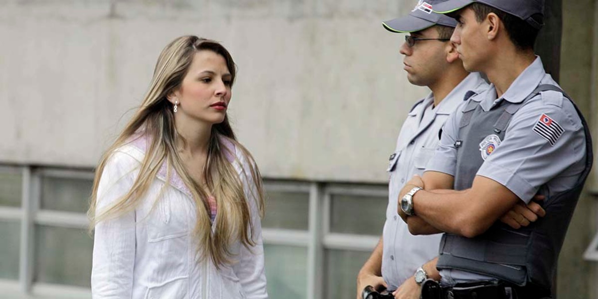 Nayara Rodrigues fotografada no dia do julgamento de Lindemberg Alves (Foto: Reprodução)