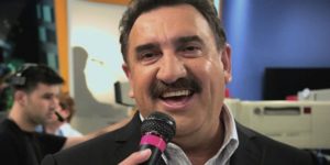 Ratinho teve seu programa prolongado na grade e disputou com Luiz Bacci na Record, ficando praticamente empatado (Foto: Reprodução / SBT)
