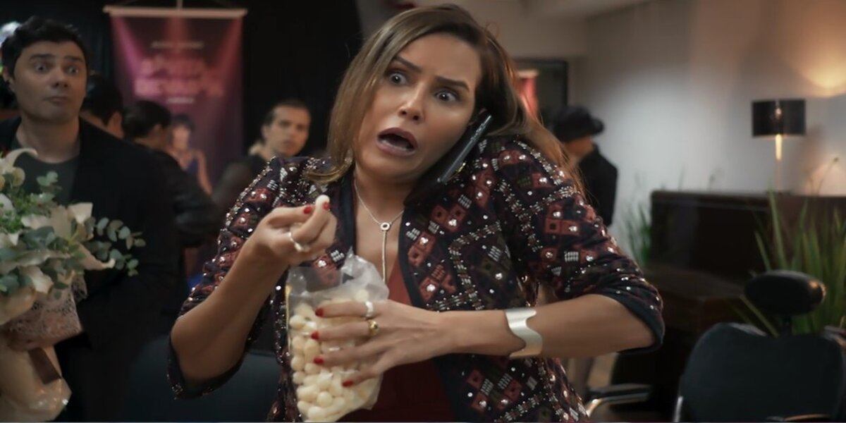 Alexia (Deborah Secco) recebe ligação da Globo em Salve-se Quem Puder 
