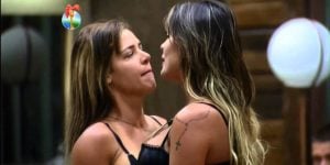 Andressa Urach e Denise Rocha se enfrentando em A Fazenda 12 (Foto: Reprodução)