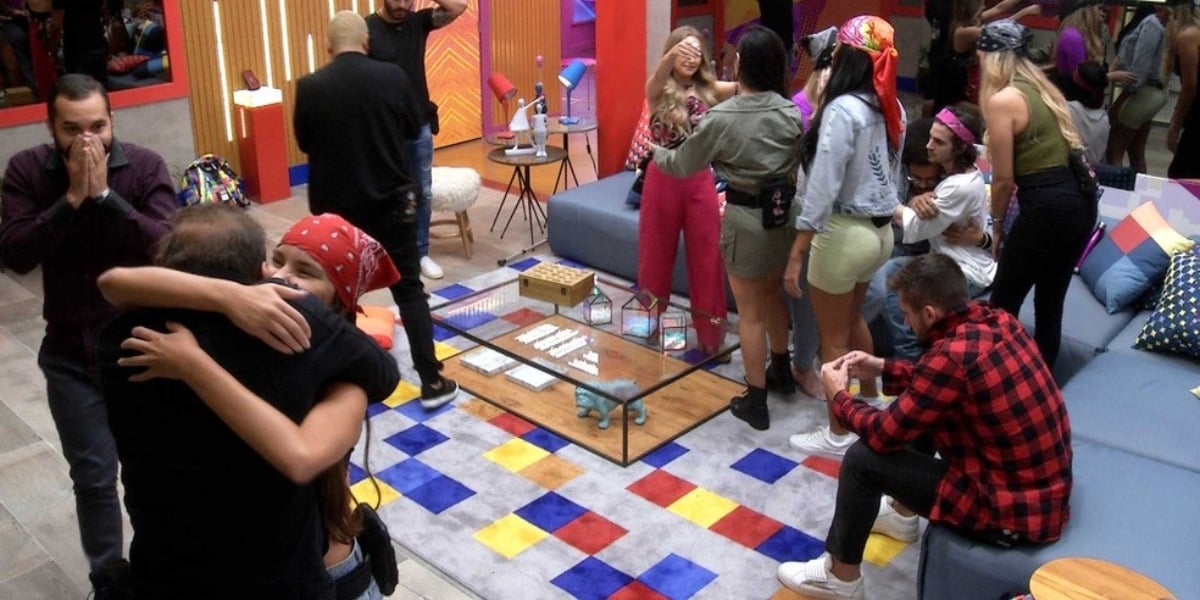 Brothers desconfiam de paredão falso no BBB21 (Foto: Reprodução)