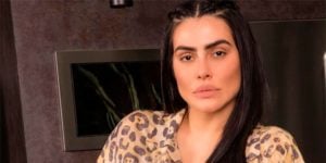 Cleo Pires surge sensual com calcinha atolada (Foto: Reprodução)