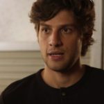 Chay Suede como Danilo na novela Amor de Mãe (Foto: Reprodução/Globo)