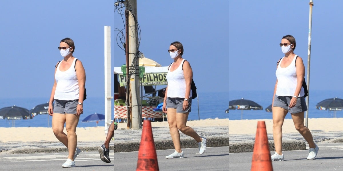 Giulia Gam foi flagrada caminhando na orla do Leblon, no Rio de Janeiro (Foto: JC Pereira/AgNews)