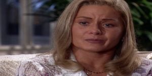 Helena abre seu coração para o filho em Laços de Família (Foto: Reprodução/Globo)