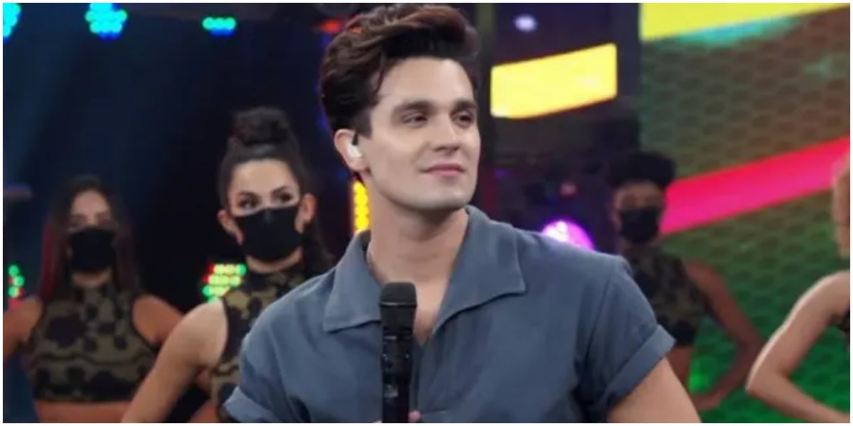 Luan Santana pede para Faustão desistir da aposentadoria ao vivo no Domingão (Foto: Reprodução)