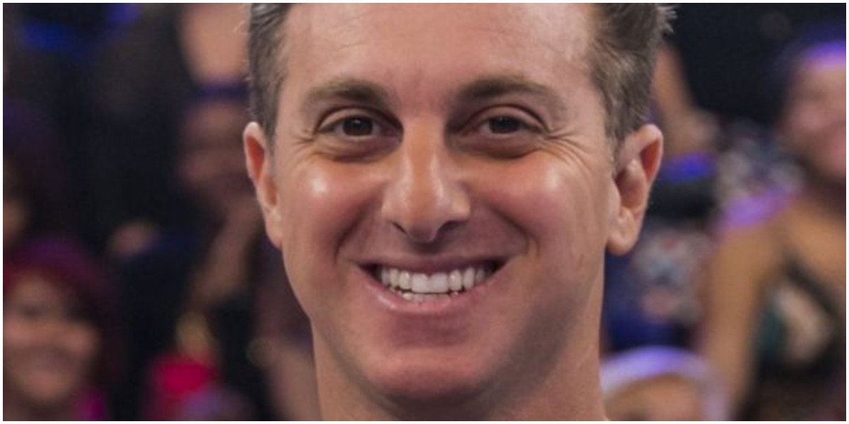 Luciano Huck anuncia a paralisação das gravações no programa
