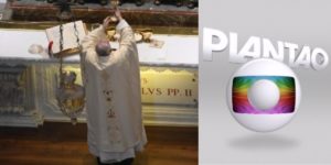 Papa Francisco no túmulo de João Paulo II (Foto: Reprodução/TV Globo)