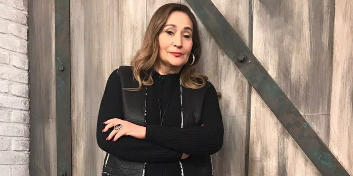 Sonia Abrão é apresentadora do programa "A Tarde é Sua" (Foto: Reprodução/Facebook)