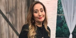 Sonia Abrão apresenta o programa 