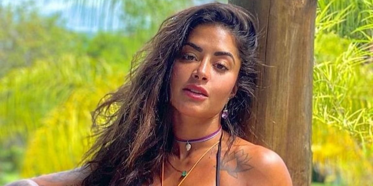 Aline Riscado levou os seguidores à loucura com clique em meio a natureza (Foto: Reprodução)