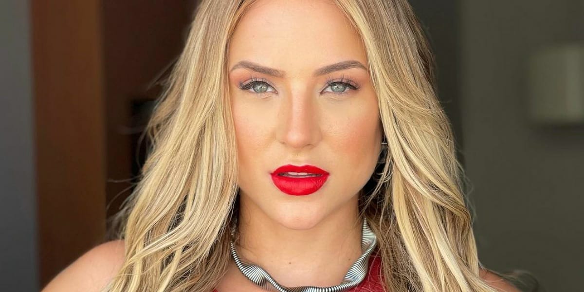 Ex participante do reality show da Globo, BBB 20, a cantora Gabi Martins decidiu mudar e radicalizou com mudança drástica nos fios. (Foto:Reprodução)
