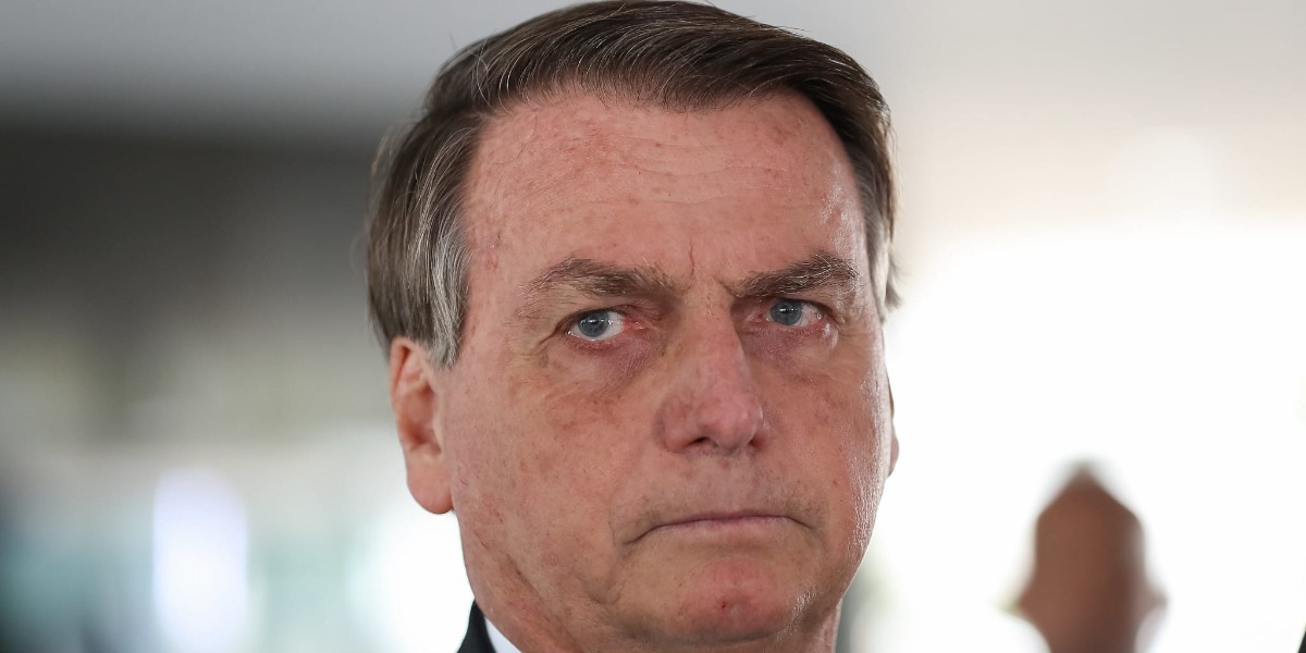 Filho de Bolsonaro cospe na cara da mãe (Foto: Reprodução)