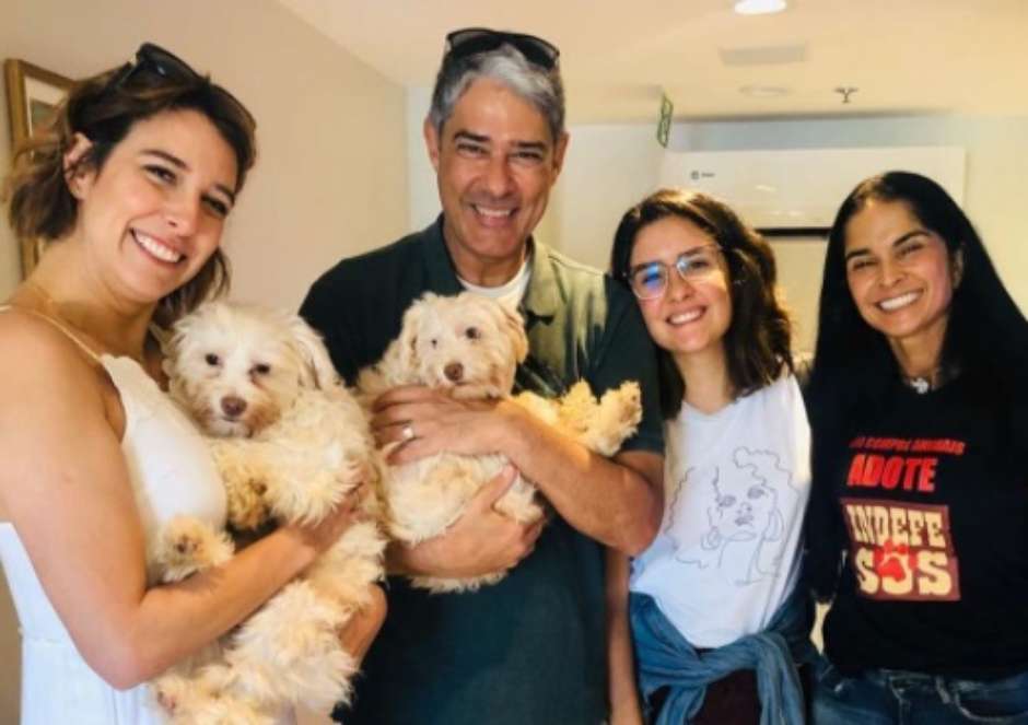 Jornalista e a família (Foto: Reprodução) Jornalista e a família (Foto: Reprodução)