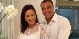 Denílson ao lado da esposa, Luciele Di Camargo (Foto: Reprodução)