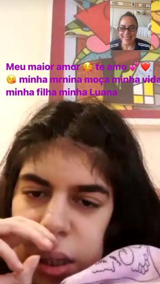 Silvia Abravanel conversa com filha (Reprodução) Silvia Abravanel conversa com filha (Reprodução)