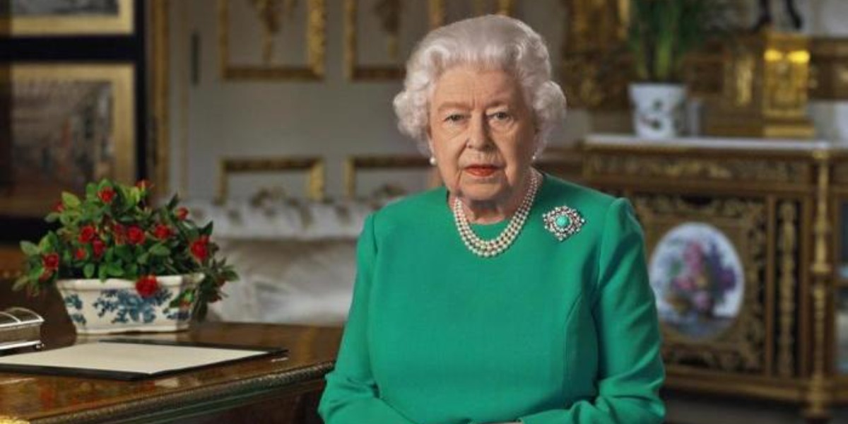 Rainha Elizabeth II toma segunda dose da vacina contra a Covid-19 (Foto: Reprodução)