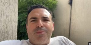 Após deixar canal, Reinaldo Gottino surge em público e confirma: “Vamos conversar”