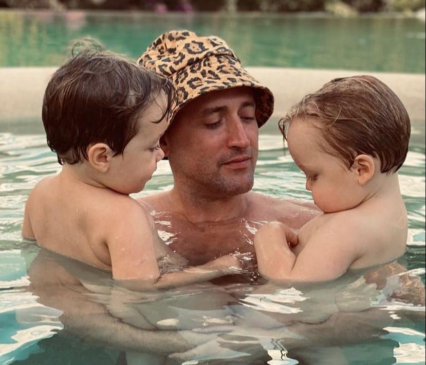Paulo Gustavo e seus filhos gêmeos 