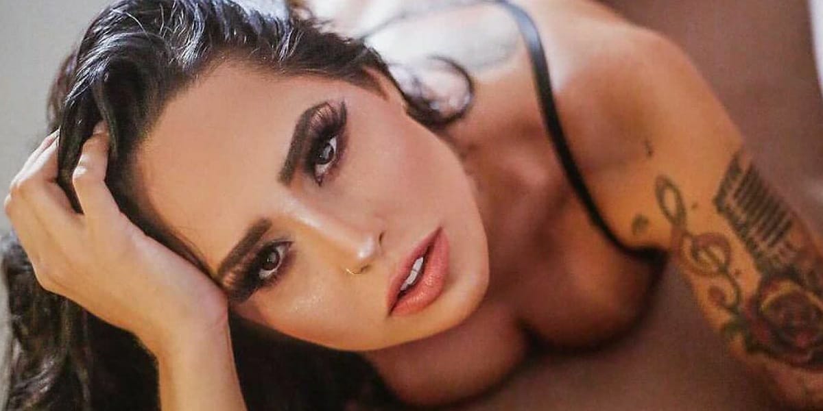 Perlla rouba a cena com ensaio sexy nas redes sociais (Foto: Leo Cordeiro)