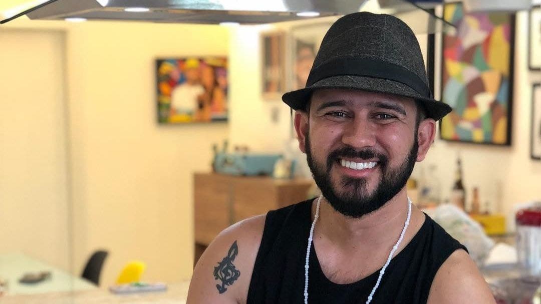 Bráulio Bessa continua internado, mas teve melhora em seu estado de saúde confirmada (Foto: Reprodução)