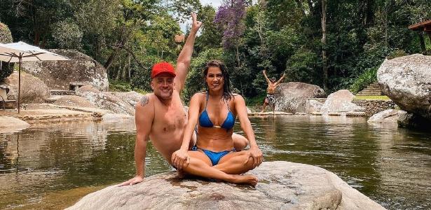 Deborah Secco e o amigo em sua última viagem 