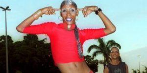Lacraia retorna em espírito após 10 anos, fala no ouvido de cantor em cima de palco e arrepia: “Não se foi”