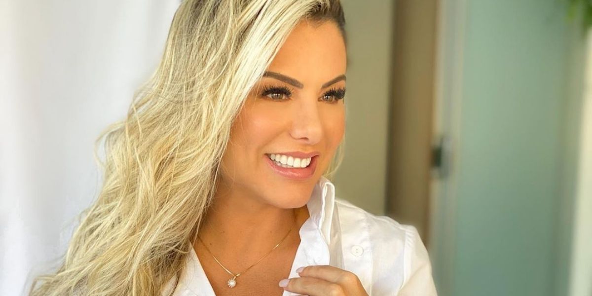 http://tvfoco.uai.com.br/wp-content/uploads/2015/05/Daniela-Mercury.jpg
