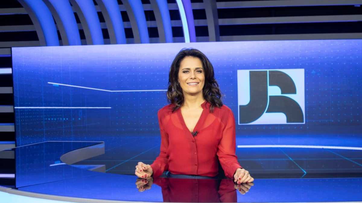 Adriana Araújo no Jornal da Record (Foto: Divulgação/Record) 