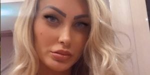 Andressa Urach surgiu com calcinha e sutiã rasgada e quase mostrou demais (Foto: Reprodução)