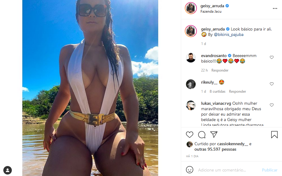 Geisy Arruda surgiu com maiô cavado e fez a alegria dos marmanjos (Foto: Reprodução) Geisy Arruda surgiu com maiô cavado e fez a alegria dos marmanjos (Foto: Reprodução)